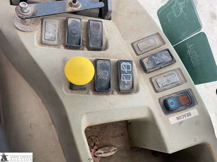 2010-john-deere-4520-image-15