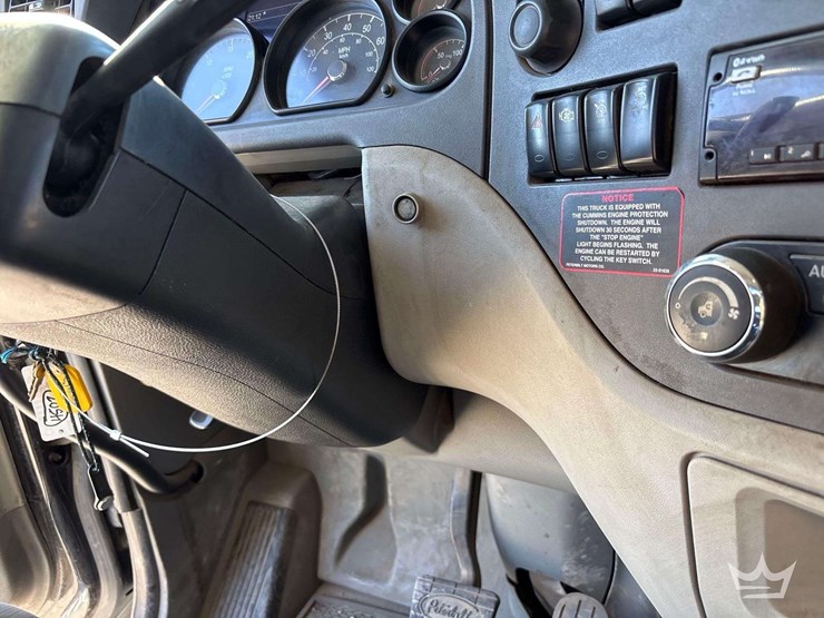2018-peterbilt-579-image-29