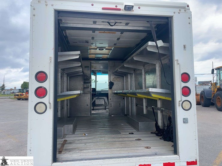 2011-ford-e-series-s/a-step-van-image-19