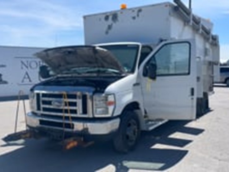2013-ford-e-series-e-450-sd-s/a-service-truck-image-9