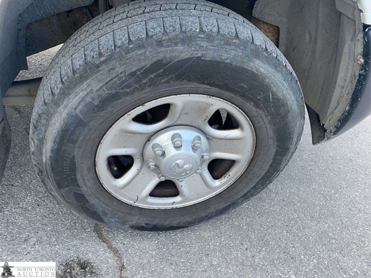 2016-dodge-3500-image-22