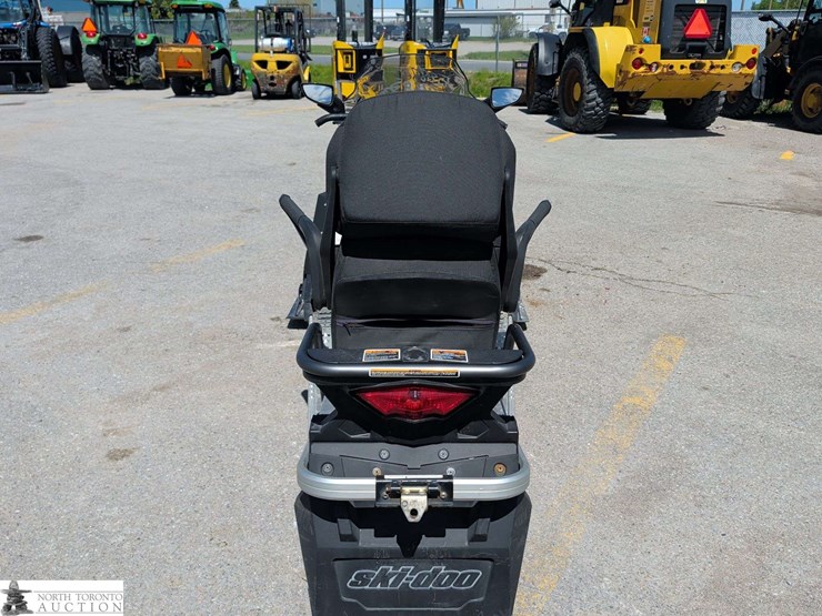 2014-grand-touring-sport-2014-ski-doo-grand-touring-sport-image-4