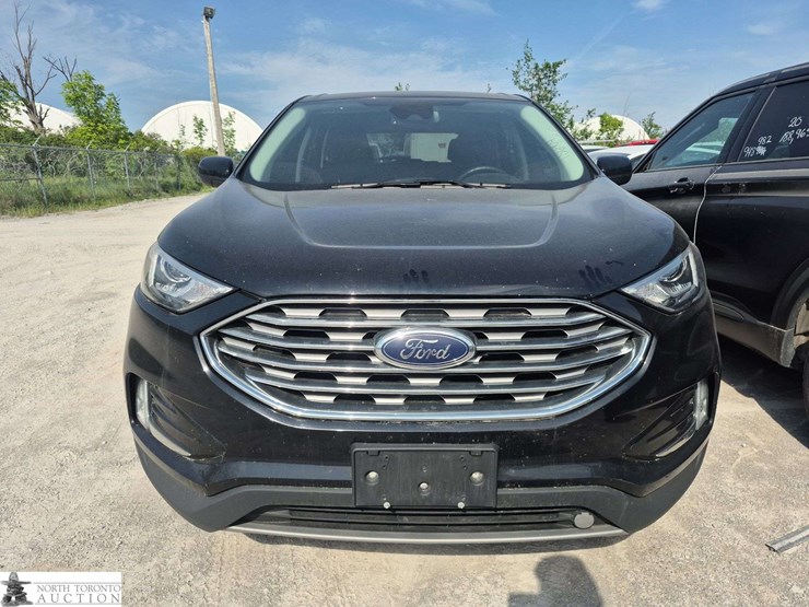 2021-ford-edge-image-2