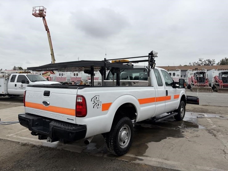 2016-ford-f350-xl-image-3