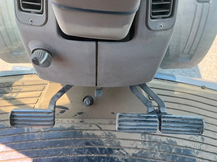 john-deere-8400-image-23