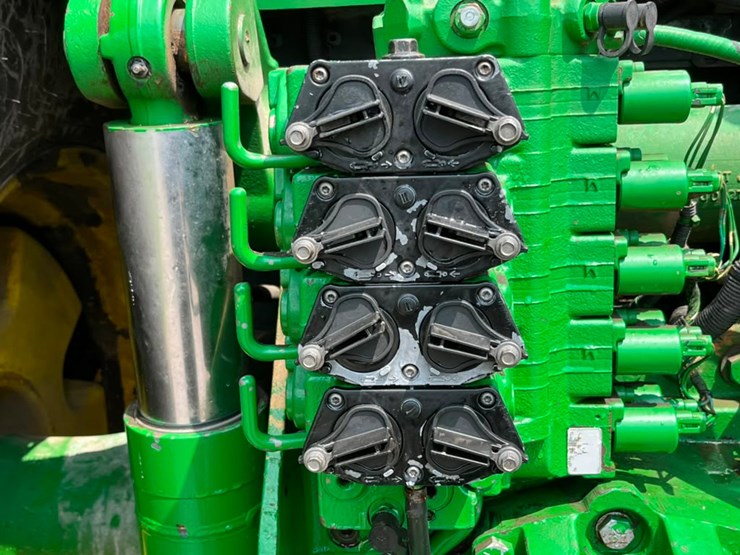 john-deere-8330-image-46