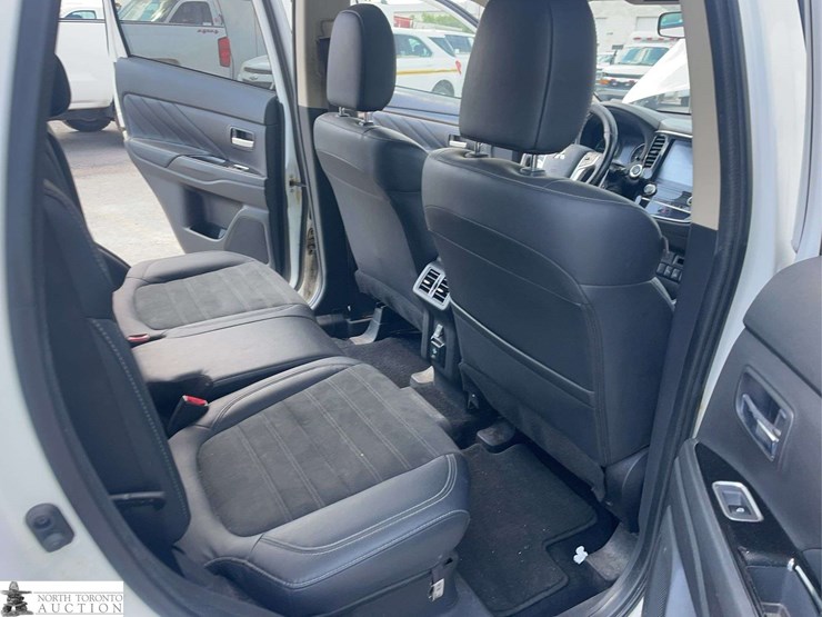 2022-mitsubishi-outlander-image-16