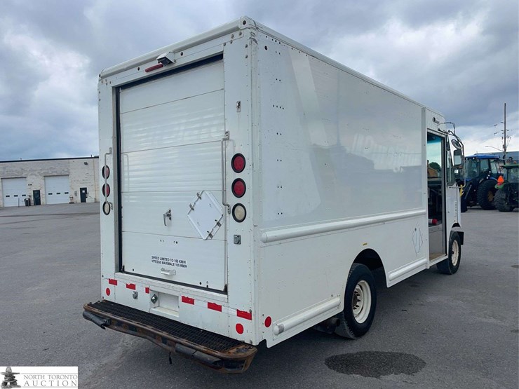 2011-ford-e-series-s/a-step-van-image-5