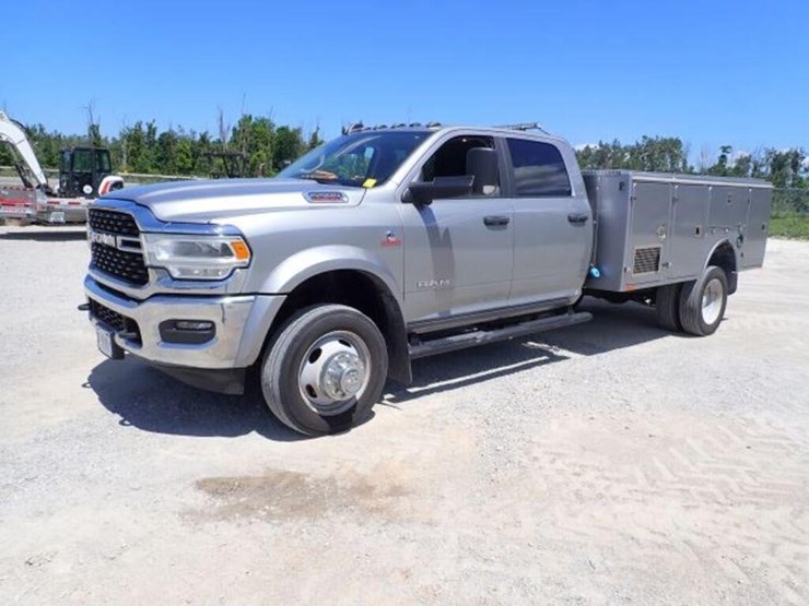 2022-dodge-ram-5500-image-1