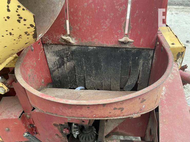 new-holland-355-image-10