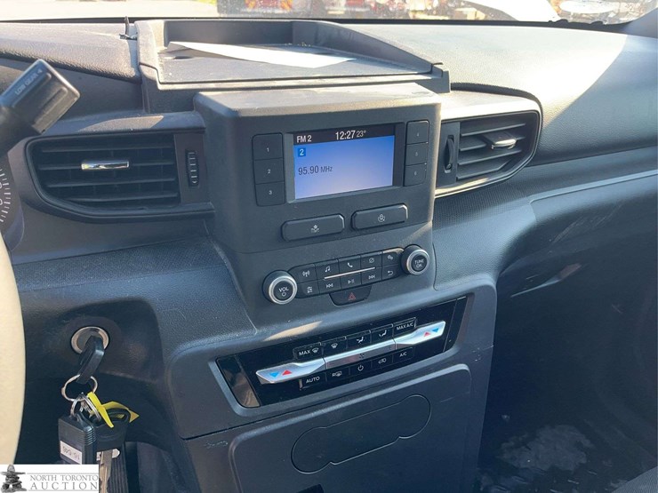 2022-ford-explorer-image-12