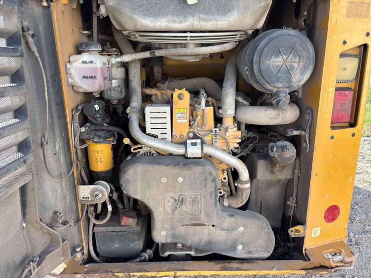 2021-caterpillar-259d3-image-16