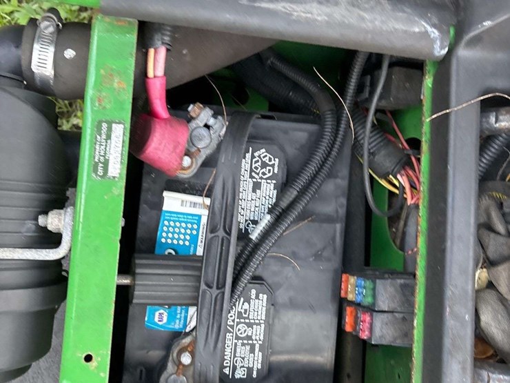 2016-john-deere-gator-image-19