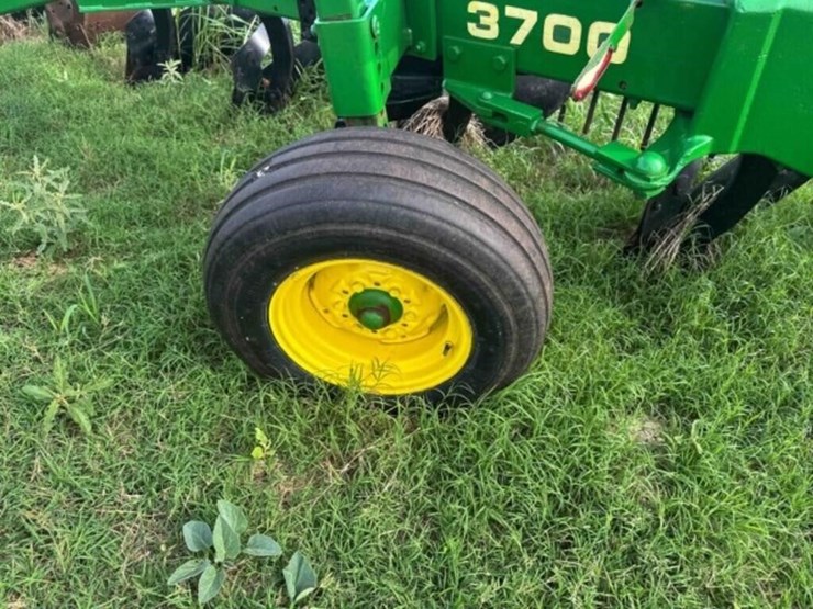 john-deere-3700-image-10