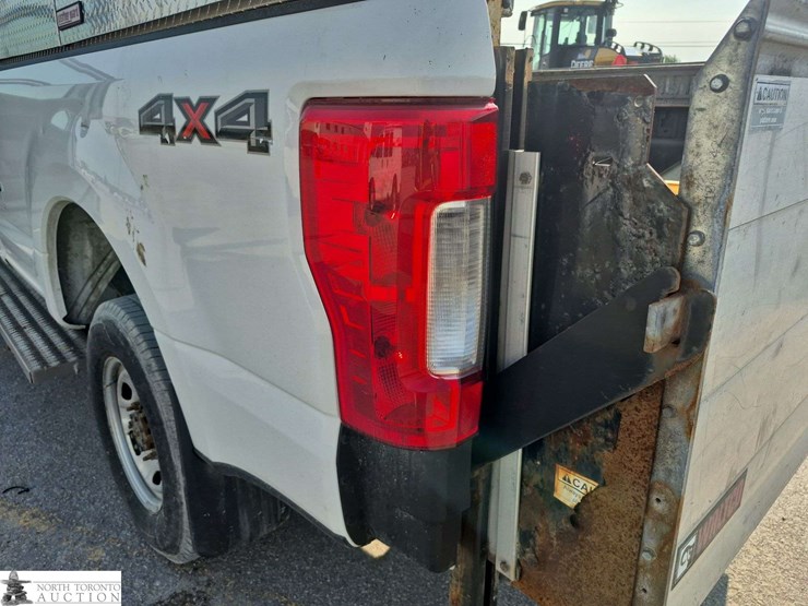 2017-ford-f350-image-27