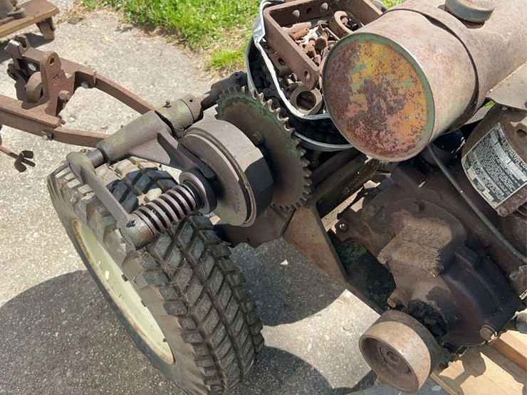 huski-garden-tractor-image-9