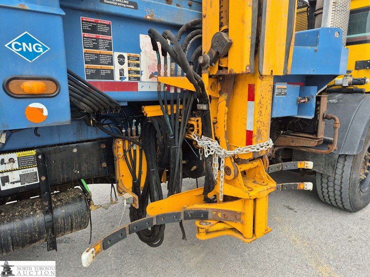 2018-mack-lr633-t/a-refuse-truck-image-30