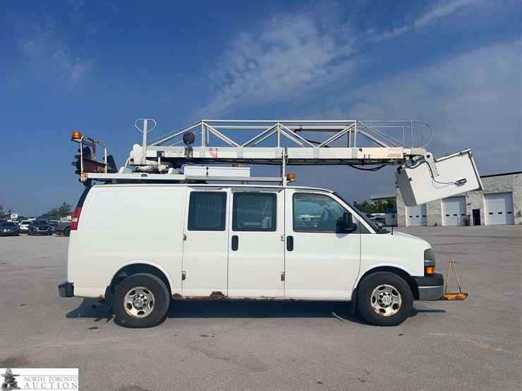 2011-chevrolet-express-s/a-bucket-van-image-4