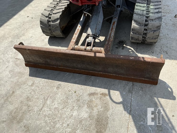 2020-takeuchi-tb240-image-13