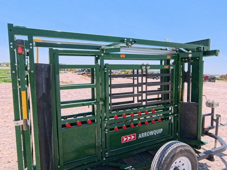 #1073-•-2019-arrow-quip-8600-cattle-chute-image-32
