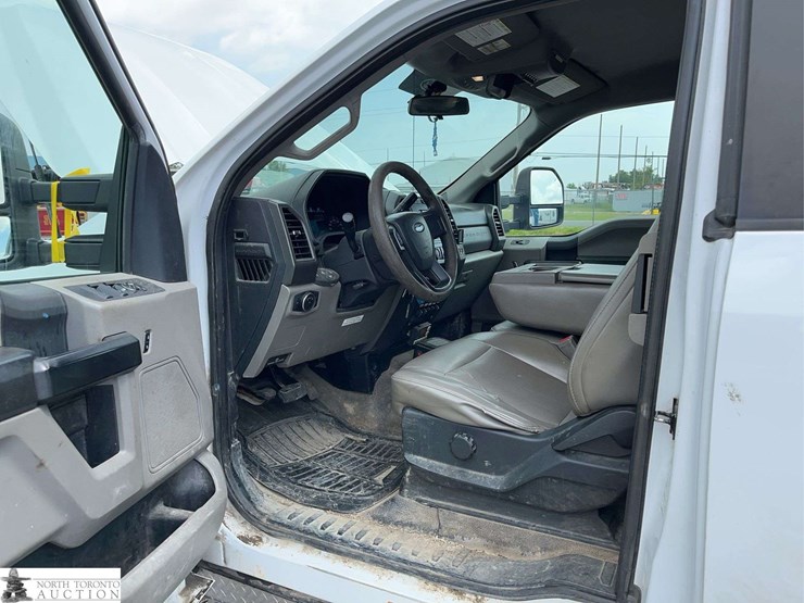 2017-ford-f550-image-11