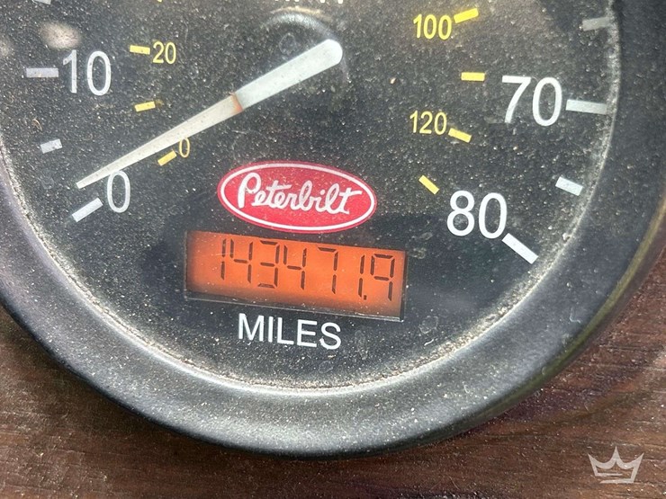 2013-peterbilt-320-image-6