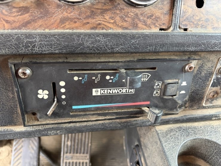 1991-kenworth-tri-axle-dump-truck-image-36