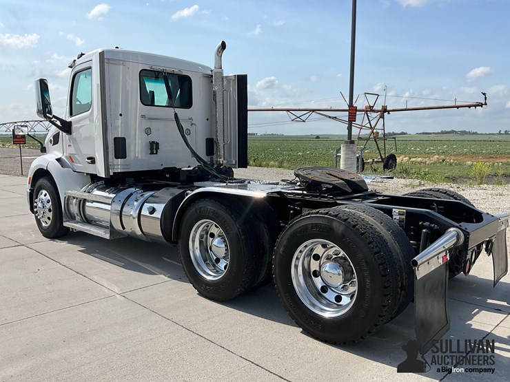 2016-peterbilt-579-image-7