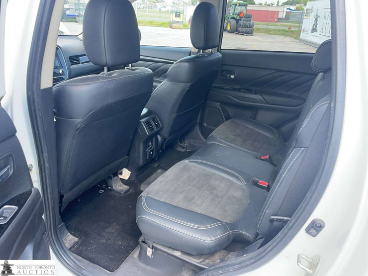 2022-mitsubishi-outlander-image-19