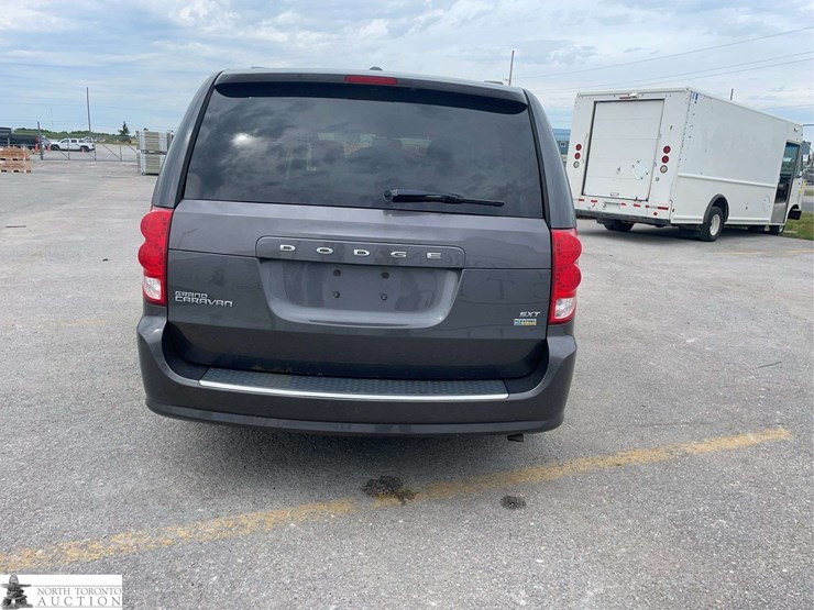 2016-dodge-grand-caravan-sxt-image-6