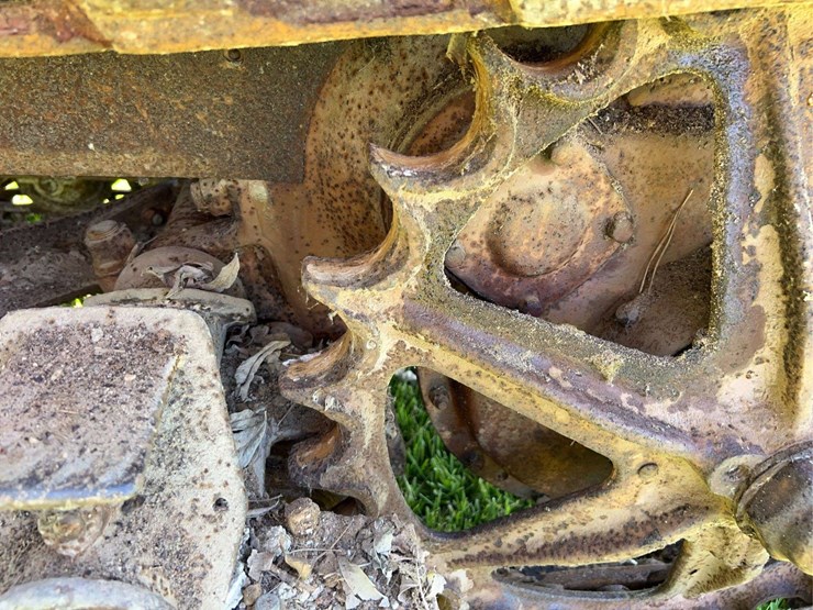 caterpillar-fifteen-image-35