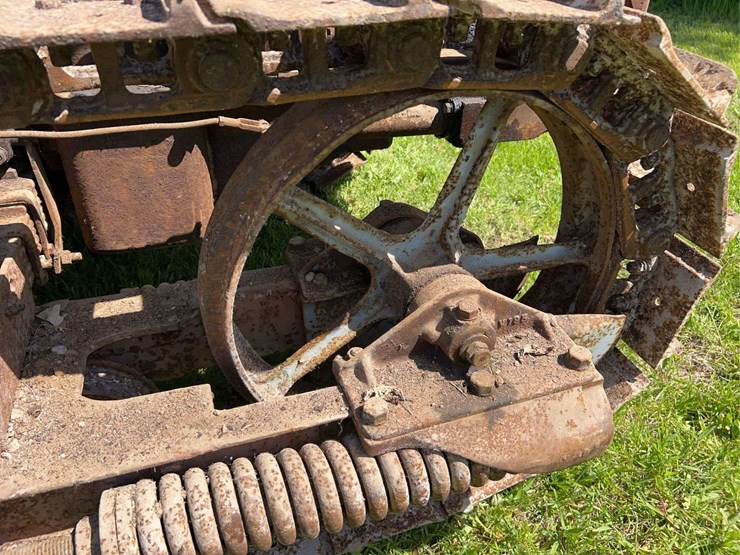 caterpillar-fifteen-image-38