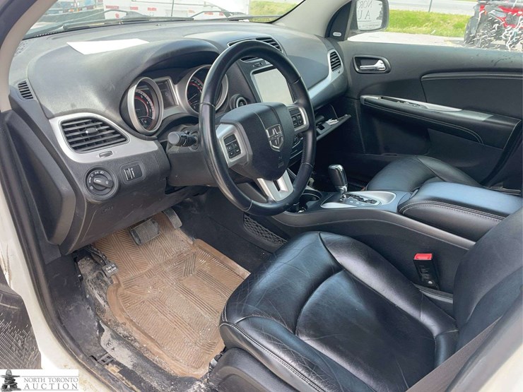 2012-dodge-journey-image-11