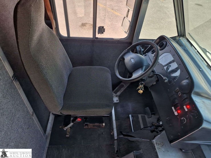 2013-ford-e-series-s/a-step-van-image-13