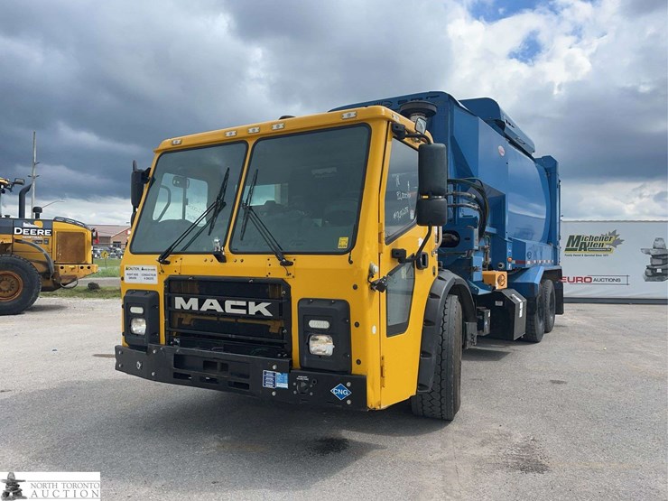 2018-mack-lr633-t/a-refuse-truck-image-1