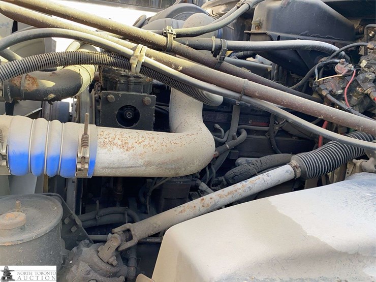1996-freightliner-fl112-image-19