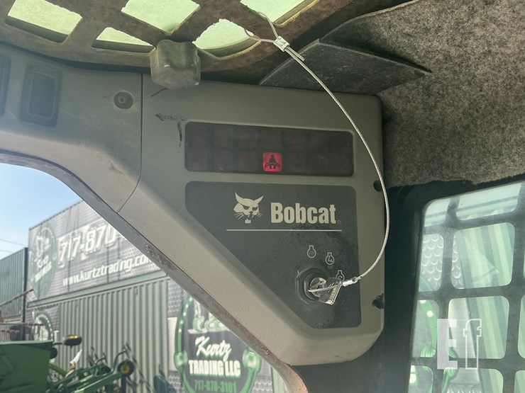 2005-bobcat-s300-image-12