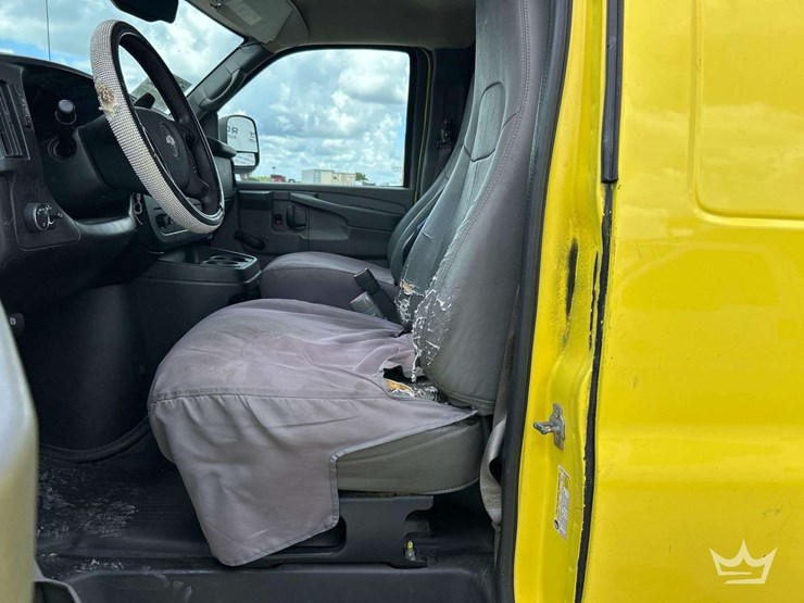 2012-chevrolet-express-2500-image-13