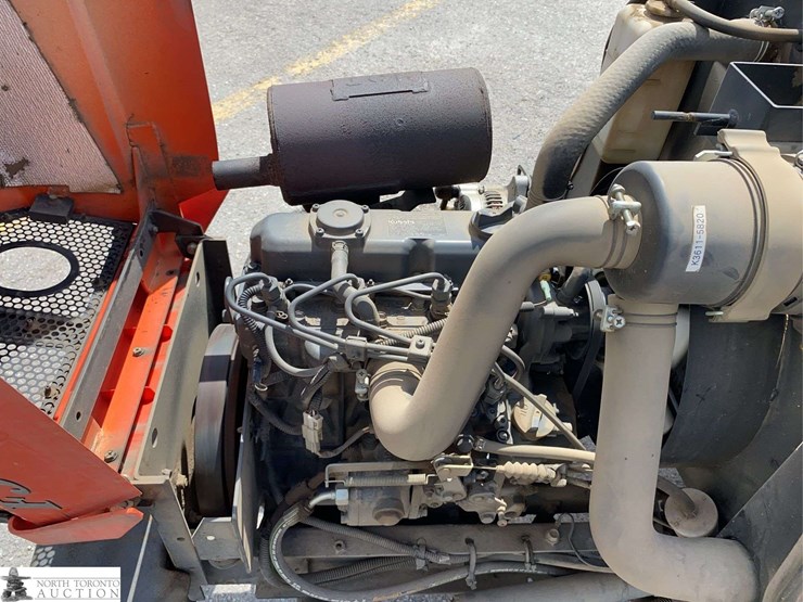 2011-kubota-f3080-image-24
