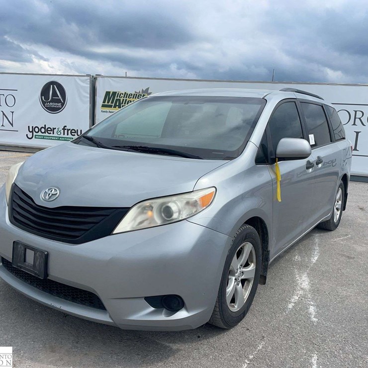 2016 TOYOTA SIENNA