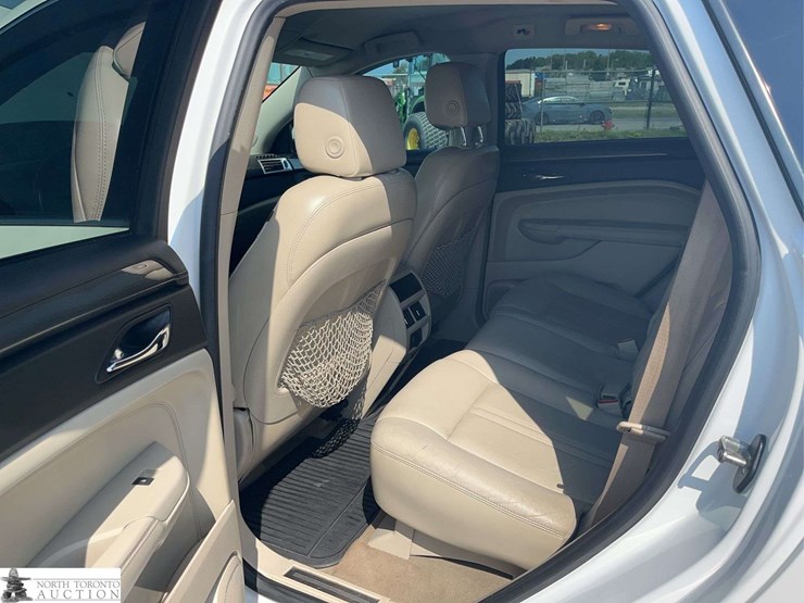 2011-cadillac-srx-image-14