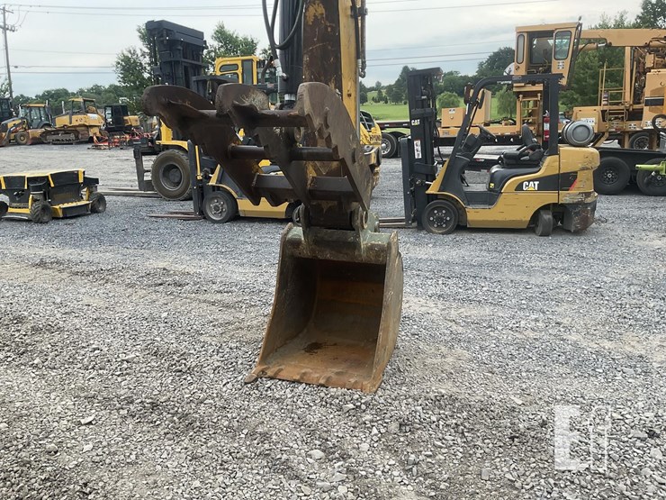 2005-deere-120c-image-11