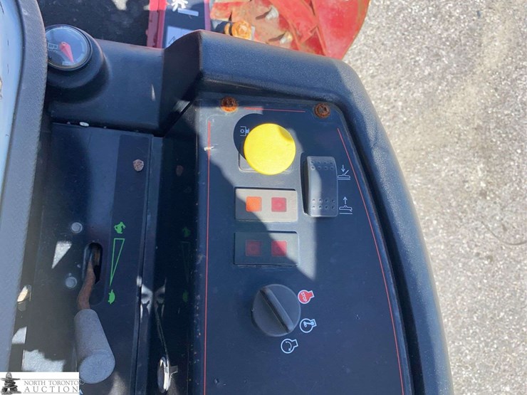 2012-toro-groundsmaster3280d-image-12
