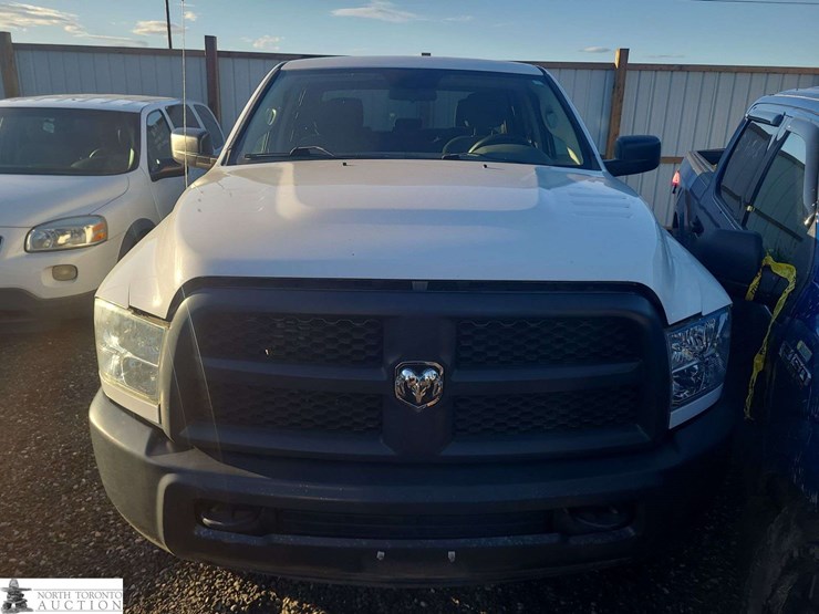 2015-dodge-3500-image-1