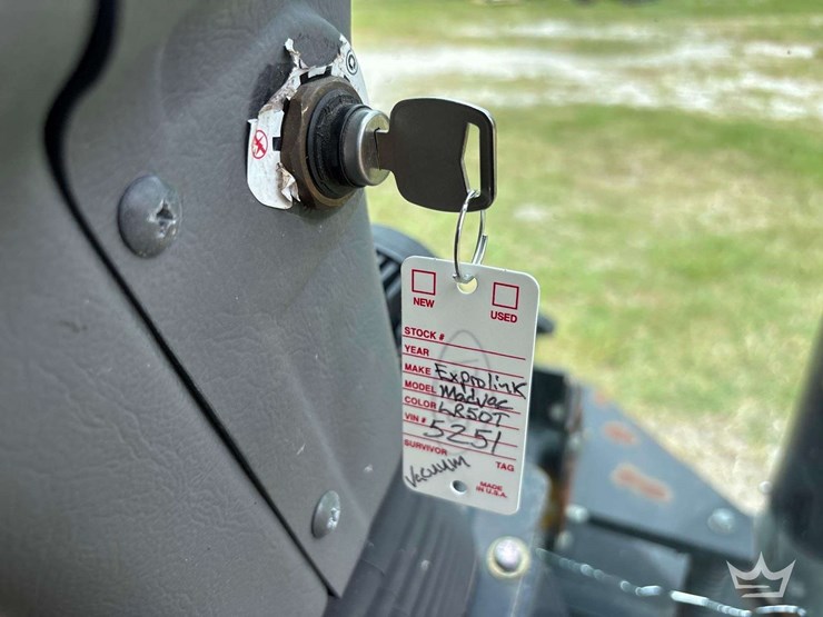 2017-madvac-lr50t-ride-on-litter-vacuum-image-76