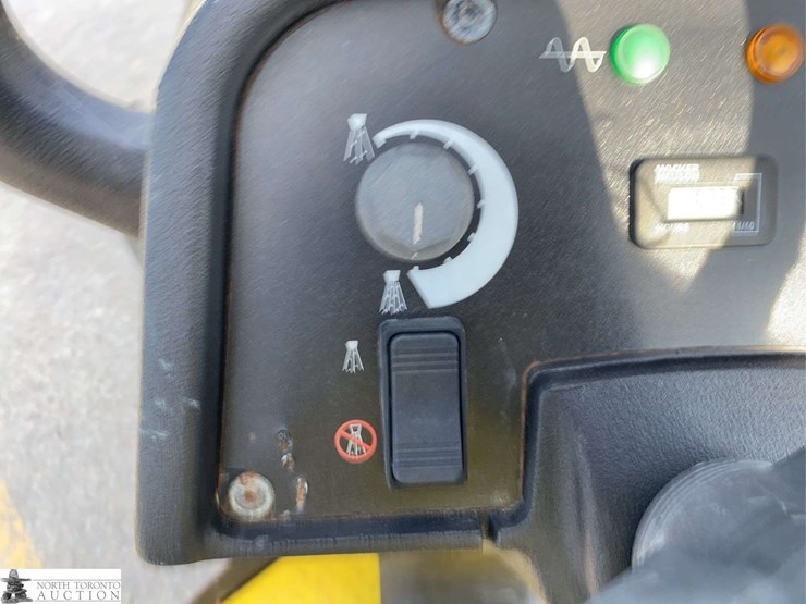 2010-wacker-neuson-rd12a-90-image-15