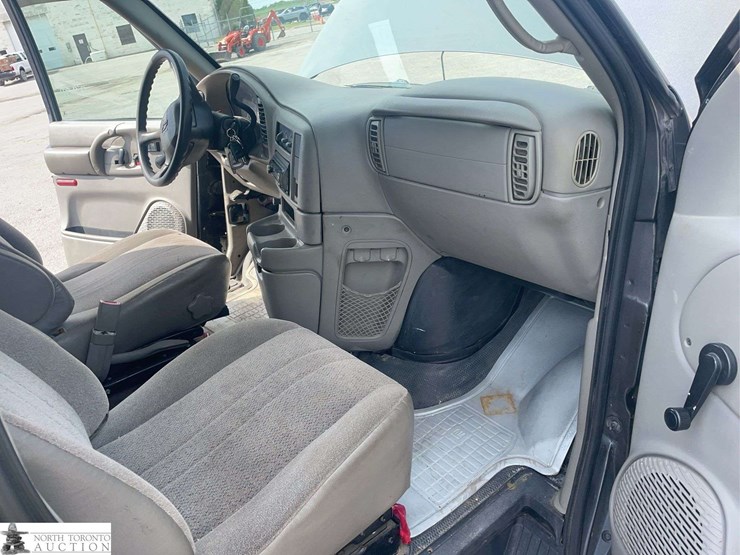 2005-chevrolet-astro-image-18