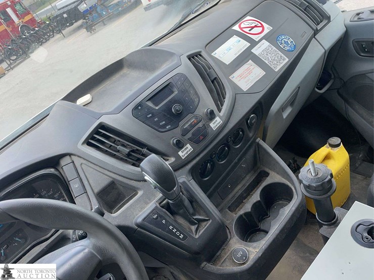 2017-ford-transit-image-13