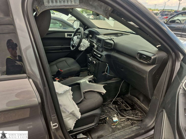 2021-ford-explorer-image-25