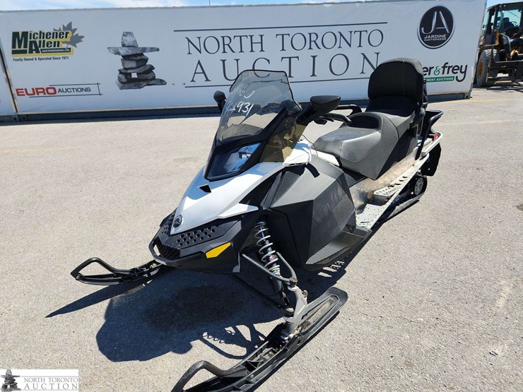 2014-grand-touring-sport-ski-doo-2014-ski-doo-grand-touring-sport-image-1